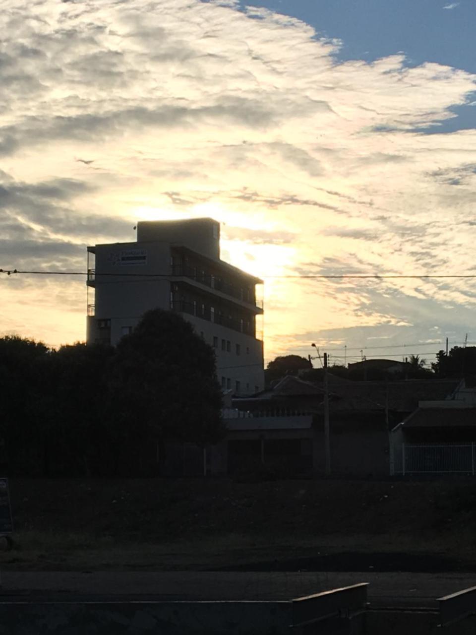Flor Que Ri - Flats Mobiliados Na Melhor Localizacao Olímpia Exterior foto
